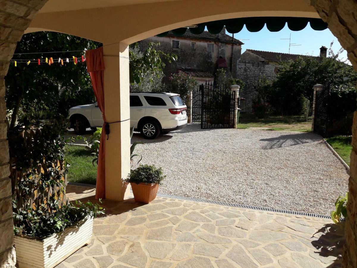 Villa Kortina Basanija Luaran gambar